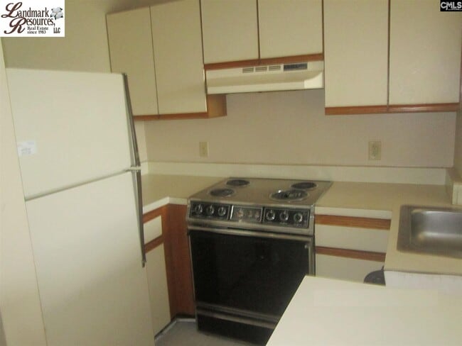 Building Photo - 1600 Park Cir