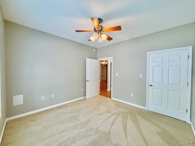 Building Photo - Beaver Creek 3 Bedroom/2 Bathroom Condo
