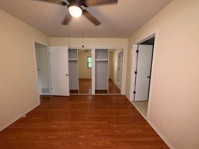 Building Photo - 19 Gore Ln