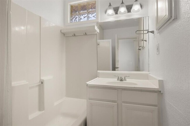 Building Photo - 14708 Foy Dr