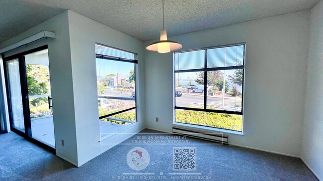Building Photo - Waterfront 1 bedroom located at the resort...