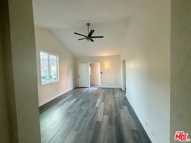 Building Photo - 1762 1/2 N Las Palmas Ave