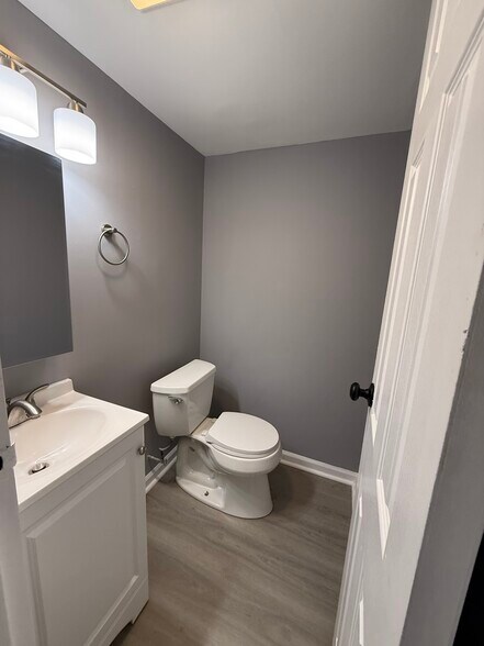 Building Photo - 280 Bridgewater Rd