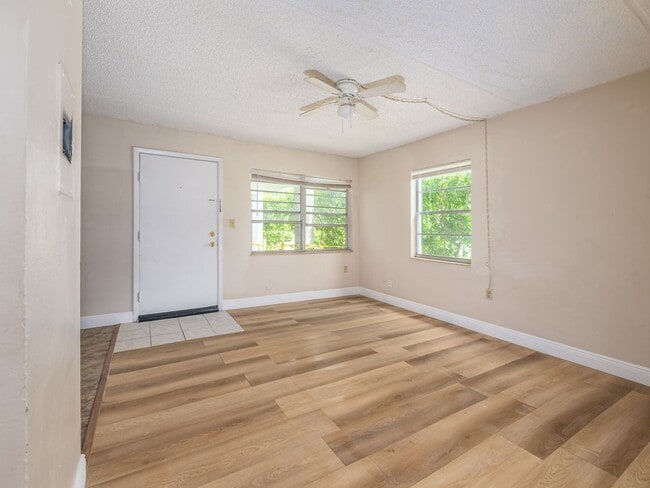 Building Photo - 5221 Bayshore Blvd