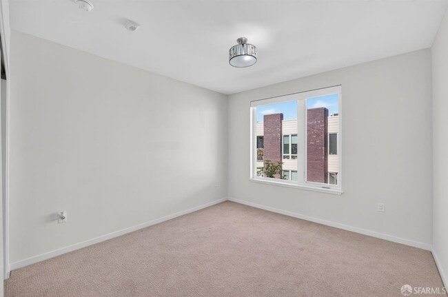 Building Photo - 10 Innes Ct