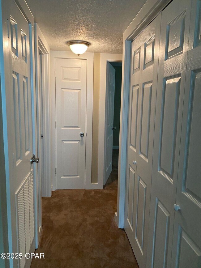 Building Photo - 6413 Winona St