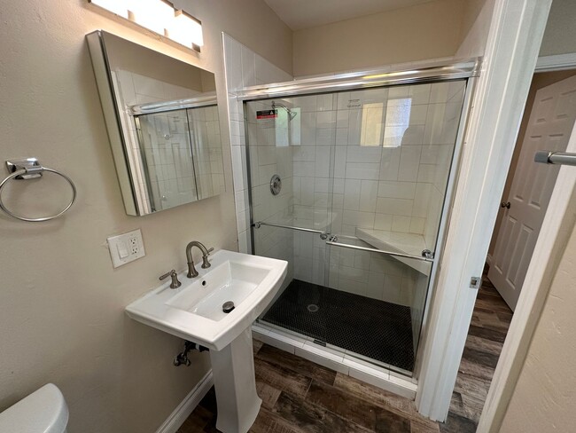 Building Photo - 678 N Shaffer St