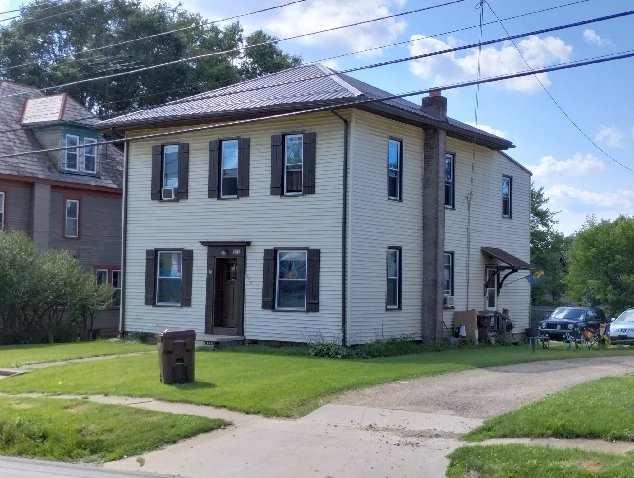 Building Photo - 615 S Center St