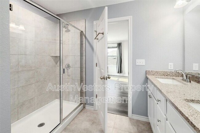Building Photo - 15801 Crissom Ln