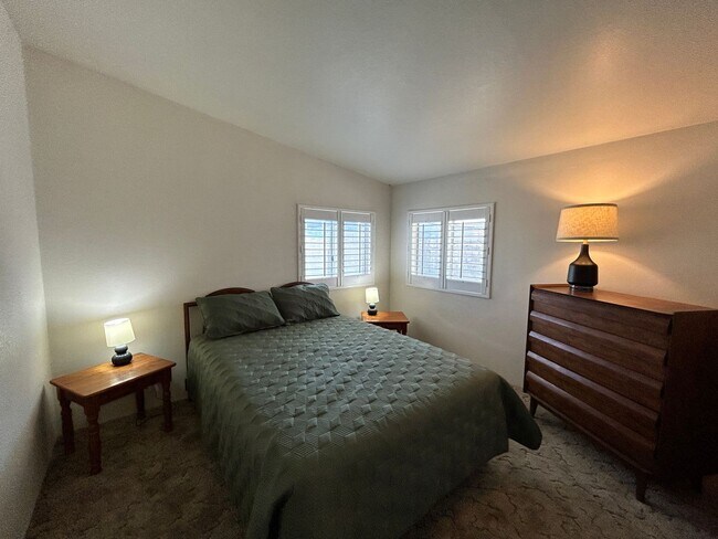 Building Photo - Charming 2-Bedroom 2-Bathroom Furnished Ma...