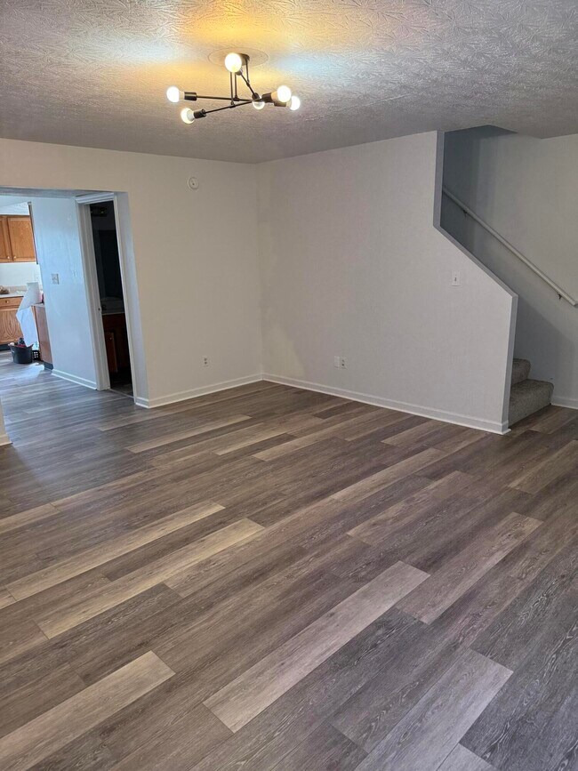 Building Photo - 821 Ridgewood Dr