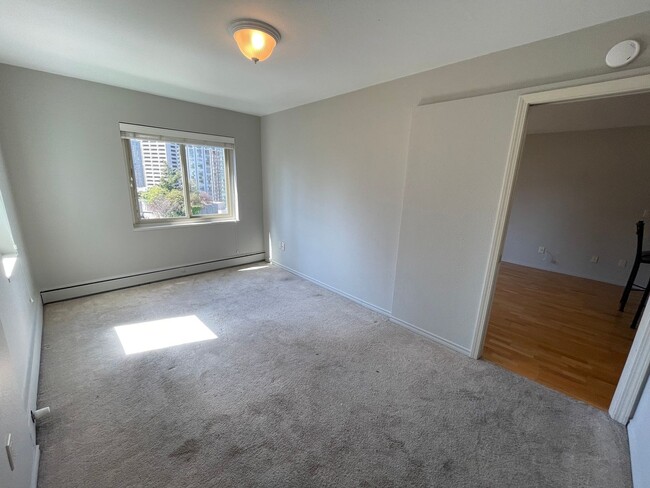 Building Photo - Penthouse Living at the Elektra, 96 Walk S...