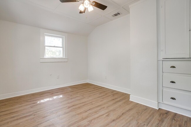 Building Photo - Large Newly Remodeled Home in Historic Fai...