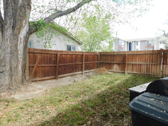 Building Photo - Close to CMU