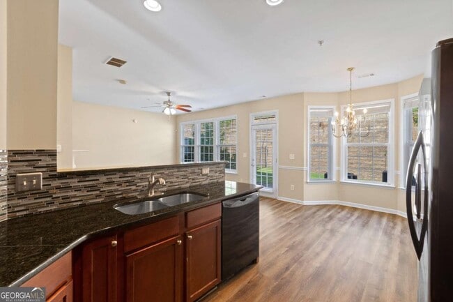 Building Photo - 3323 Castleberry Village Cir