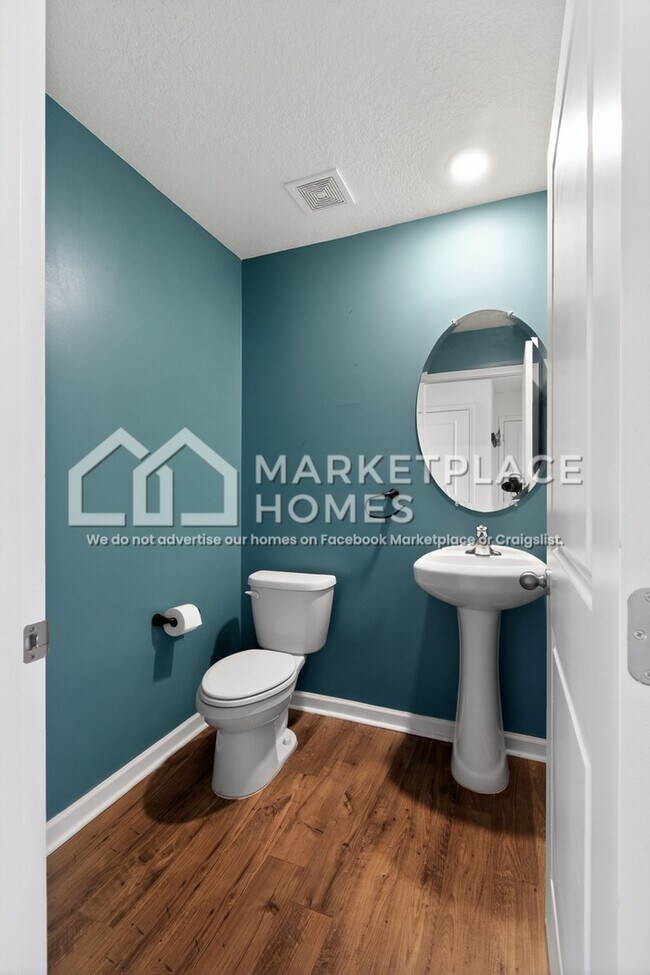 Building Photo - 1067 Evan Ct