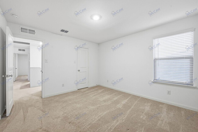 Building Photo - 10037 Little Tree Ln