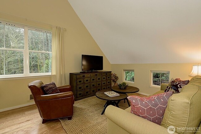 Building Photo - Bainbridge home for rent in magical setting.