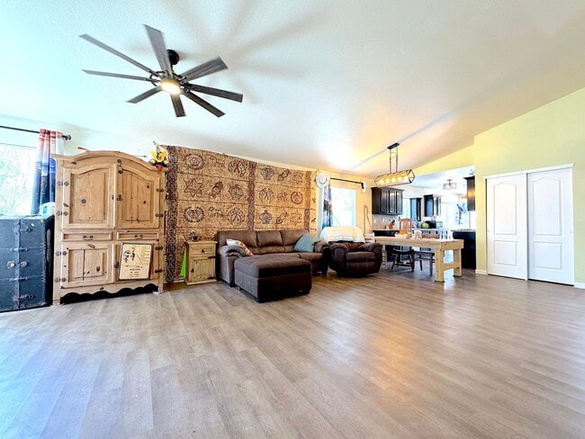 Building Photo - East El Paso 3 bed Refrig A/C with Gorgeous Yard!