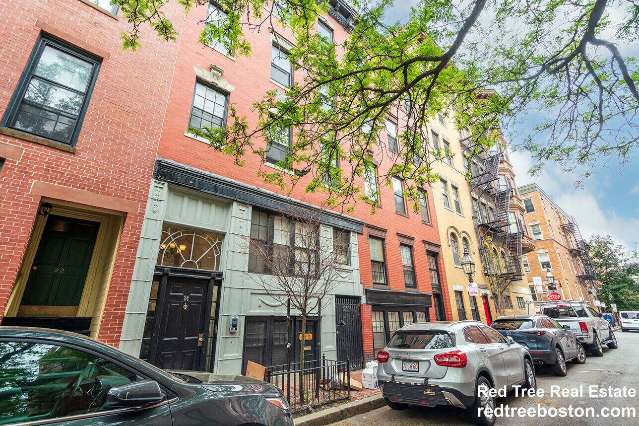 Building Photo - 24 Phillips St