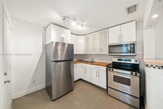 Building Photo - 3262 Elizabeth St