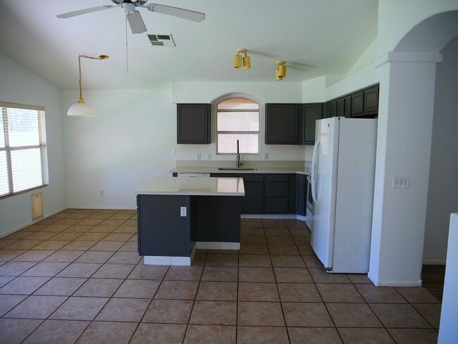 Building Photo - 3041 E Wahalla Ln