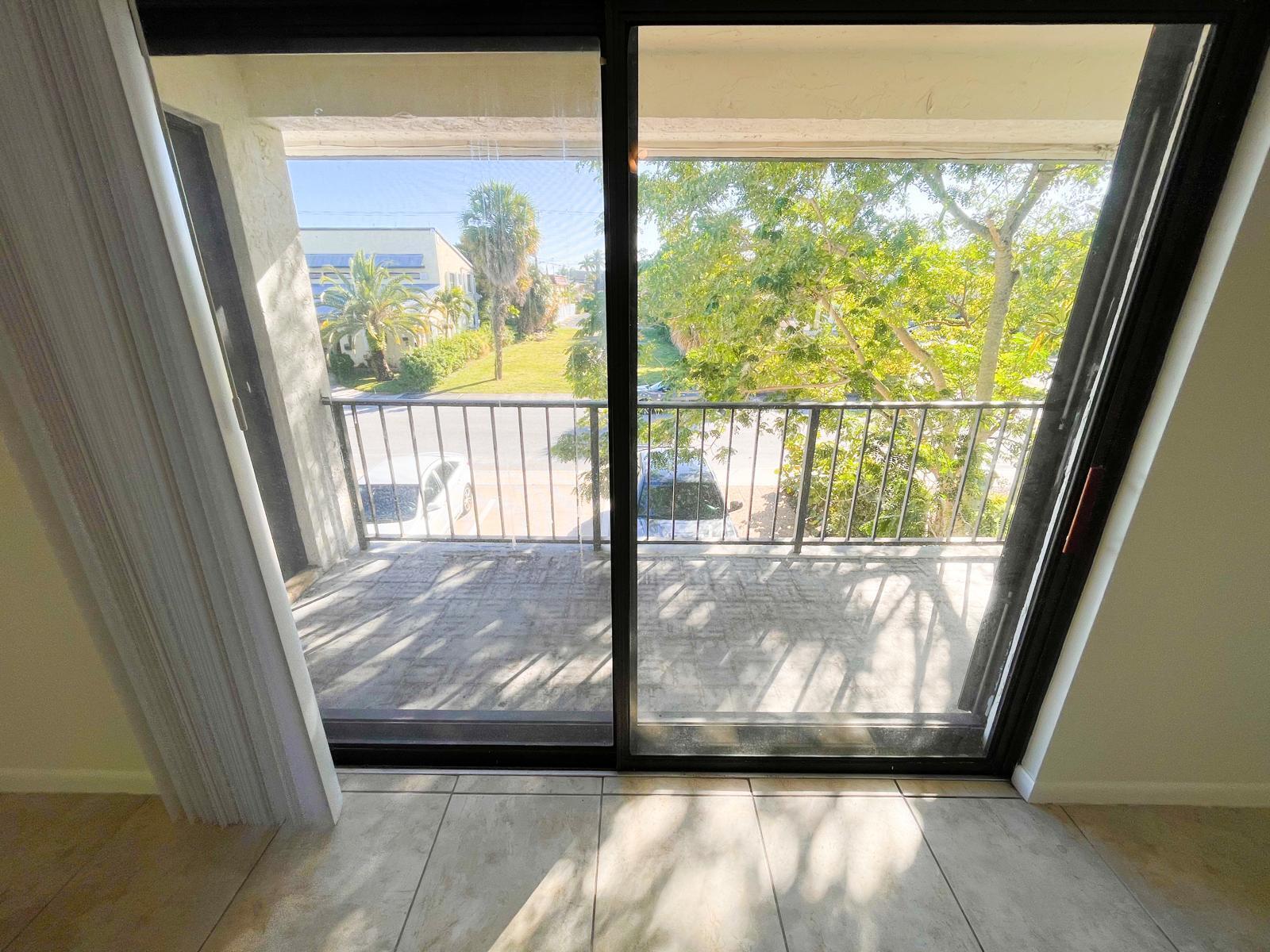 Building Photo - 125 S Palmway