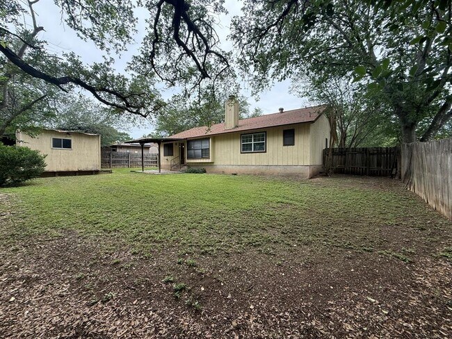 Building Photo - 305 Kimberly Dr