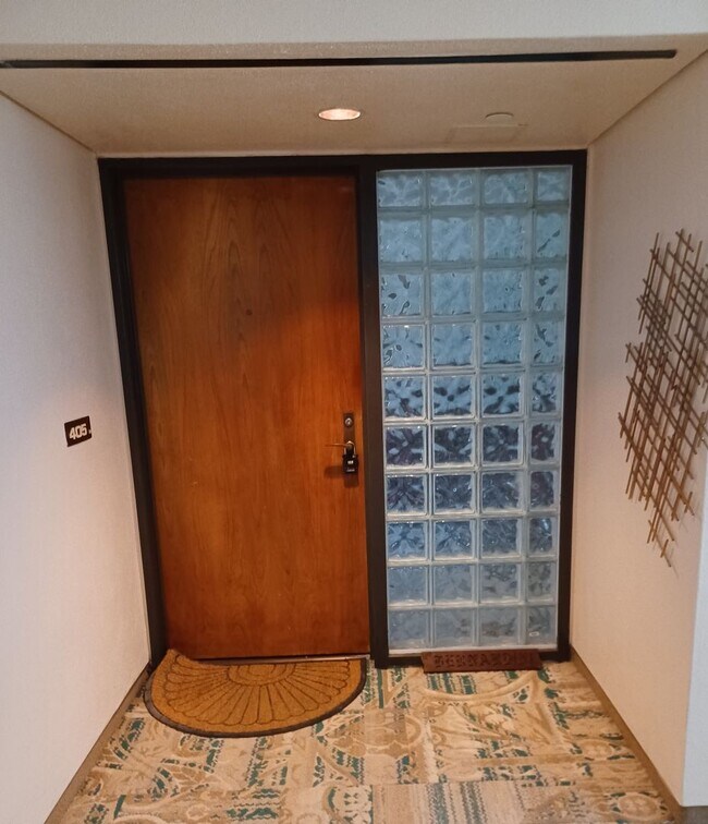 Building Photo - 5260 S Landings Dr