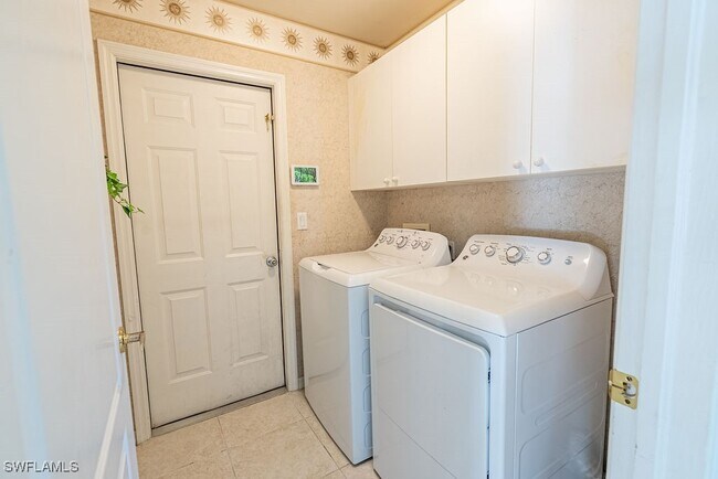 Building Photo - 9287 Coachhouse Ln