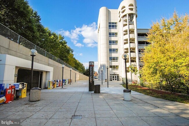 Building Photo - 18401 Guildberry Dr