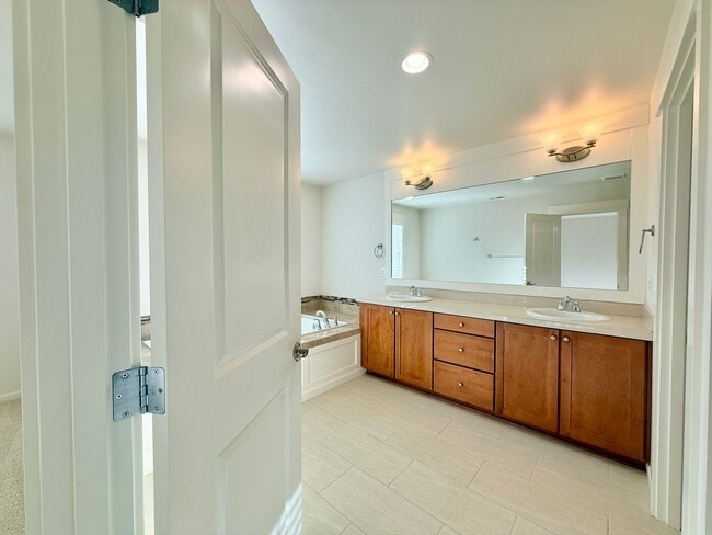 Building Photo - Well-Maintained 3-Bedroom + Loft & A/C in Sought-After Timber Creek