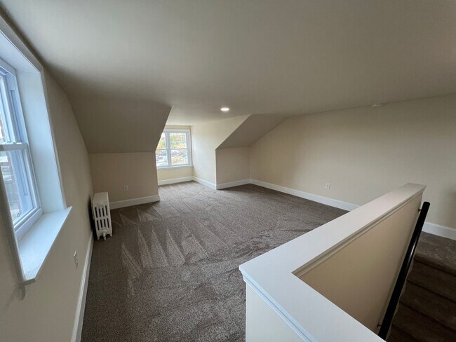 Building Photo - 955 E Main St