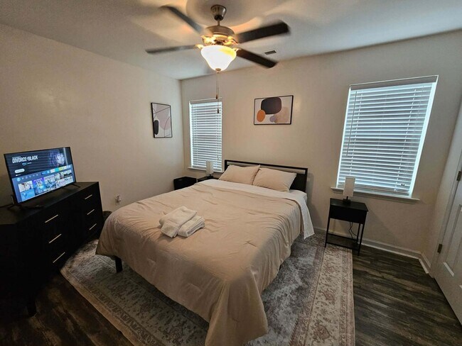 Building Photo - 2 Bedroom Townhome Off Of Gum Branch Rd