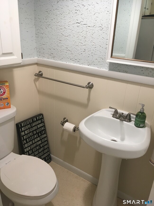 Building Photo - 82 Heritage Hill Rd