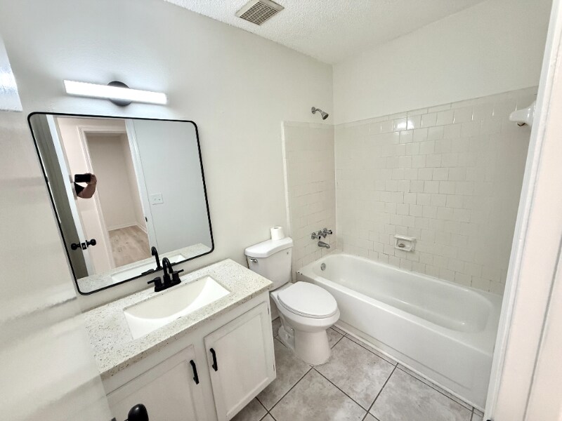 Building Photo - 9345 Chisholm Rd