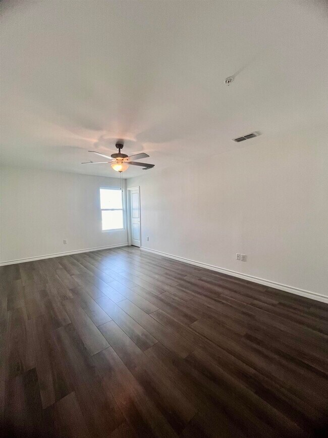 Building Photo - 9910 Bijan Dr