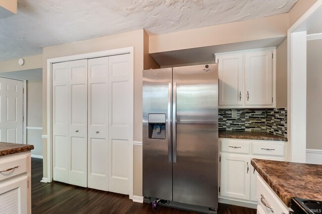 Building Photo - 5931 Spring Oak Ct