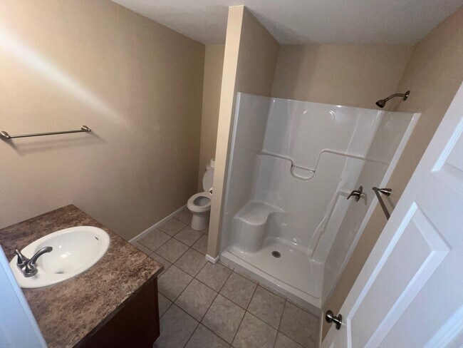 Building Photo - 3 Bedroom Duplex