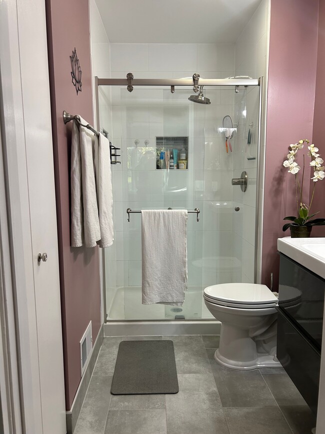 Building Photo - 13 Quince Ct