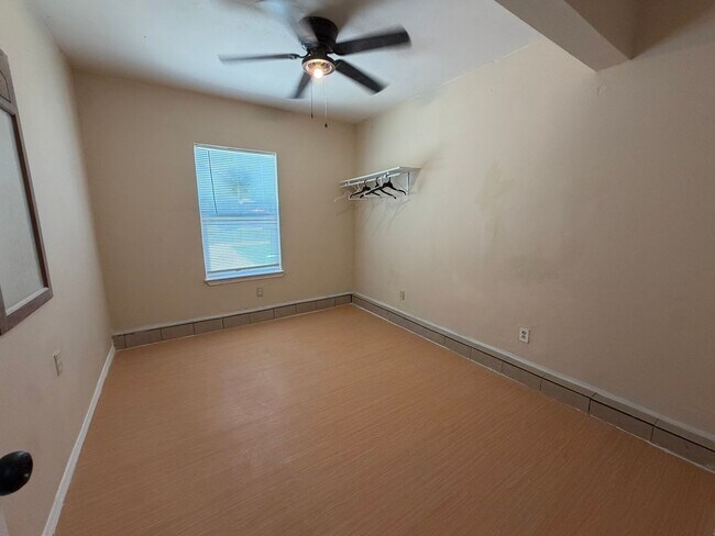 Building Photo - AVAILABLE NOW! Come view this 5 Bedroom single family home in Rocklin!