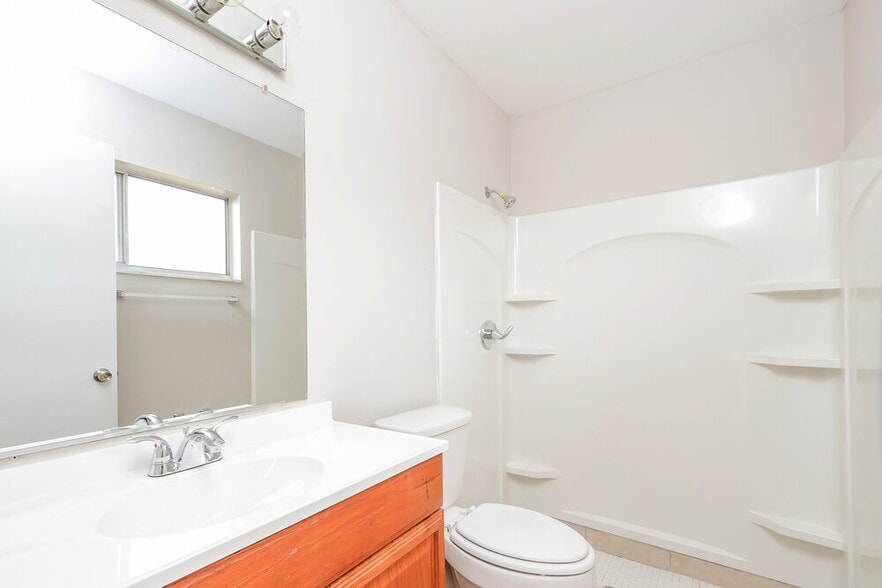 Building Photo - 2138 SE Rich St