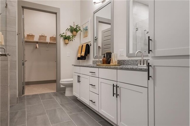 Building Photo - 3329 Oak Grove Ave