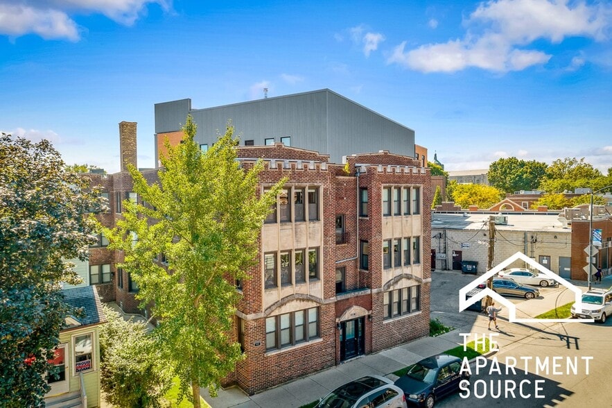 Building Photo - 2229 W Wilson Ave