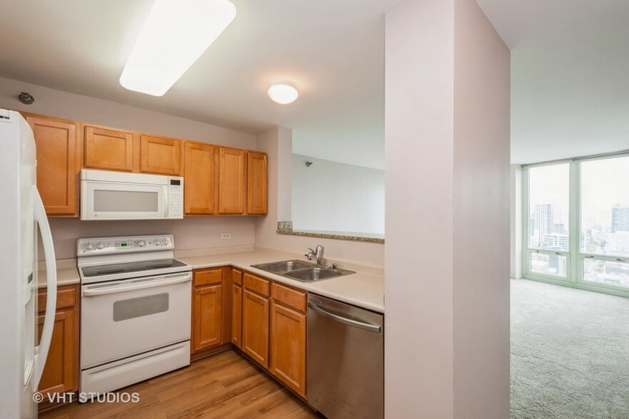 Building Photo - 900 W Washington Blvd