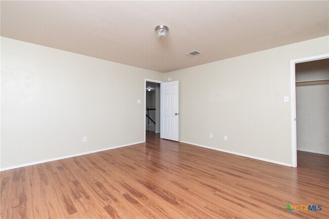 Building Photo - 5503 Bridgewood Dr