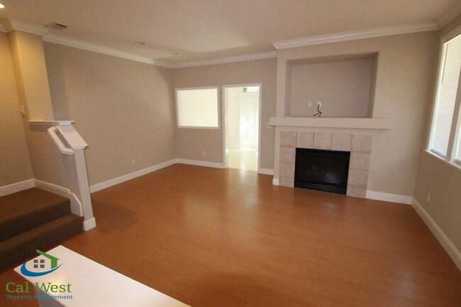Building Photo - 390 Oleander Dr