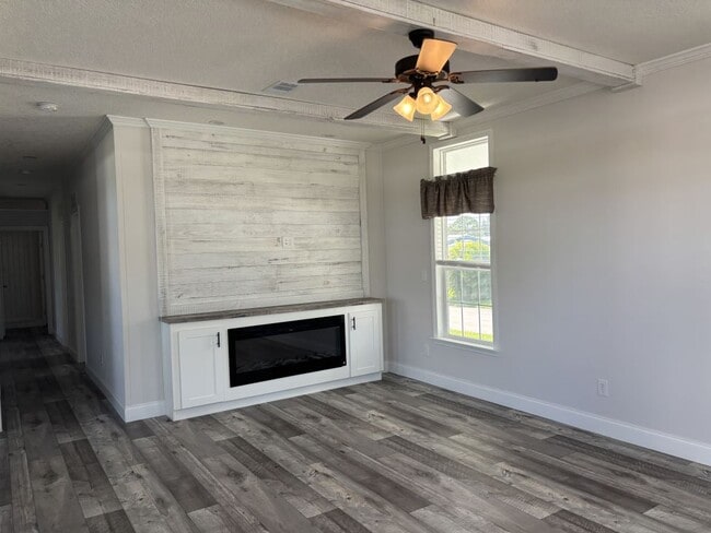 Building Photo - 515 Plymouth St