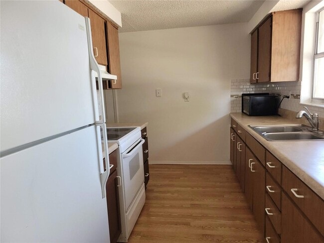 Building Photo - 6430 Lomand Ave