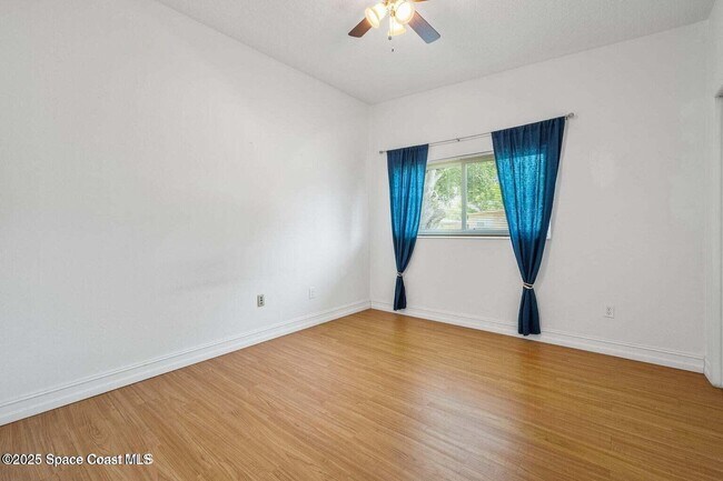Building Photo - 855 Delano Rd